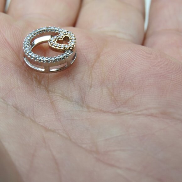 $1500 10k Gold Diamond  circle Heart Pendent - Picture 2 of 3